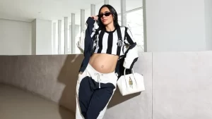 Bruna Biancardi exibe barriguinha em novos cliques ao lado de Neymar e Mavie