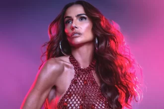 Deborah Secco abre alas para o Carnaval com look ousado e animação contagiante