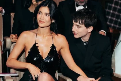 Kylie Jenner e Timothée Chalamet brilham no BAFTA 2025 com looks coordenados e joias Cartier