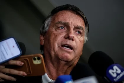 Bolsonaro se defende de denúncia da PGR e questiona delação