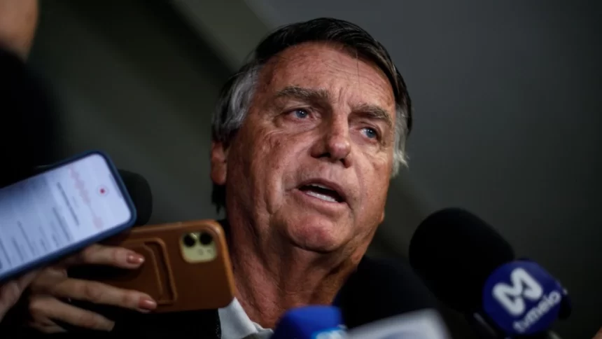 Bolsonaro se defende de denúncia da PGR e questiona delação