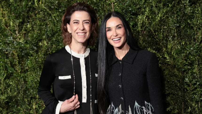 Foto destaque. Fernanda Torres e Demi Moore.