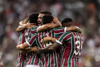 Fluminense supera momentos de tensão em partida contra Bangu e se mantém na briga pelo Carioca. Após um desempenho oscilante durante a partida, o time tricolor conseguiu conquistar a vitória, evitando um tropeço que poderia comprometer suas chances no campeonato