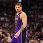 Luka Doncic em jogo para o Los Angeles Lakers