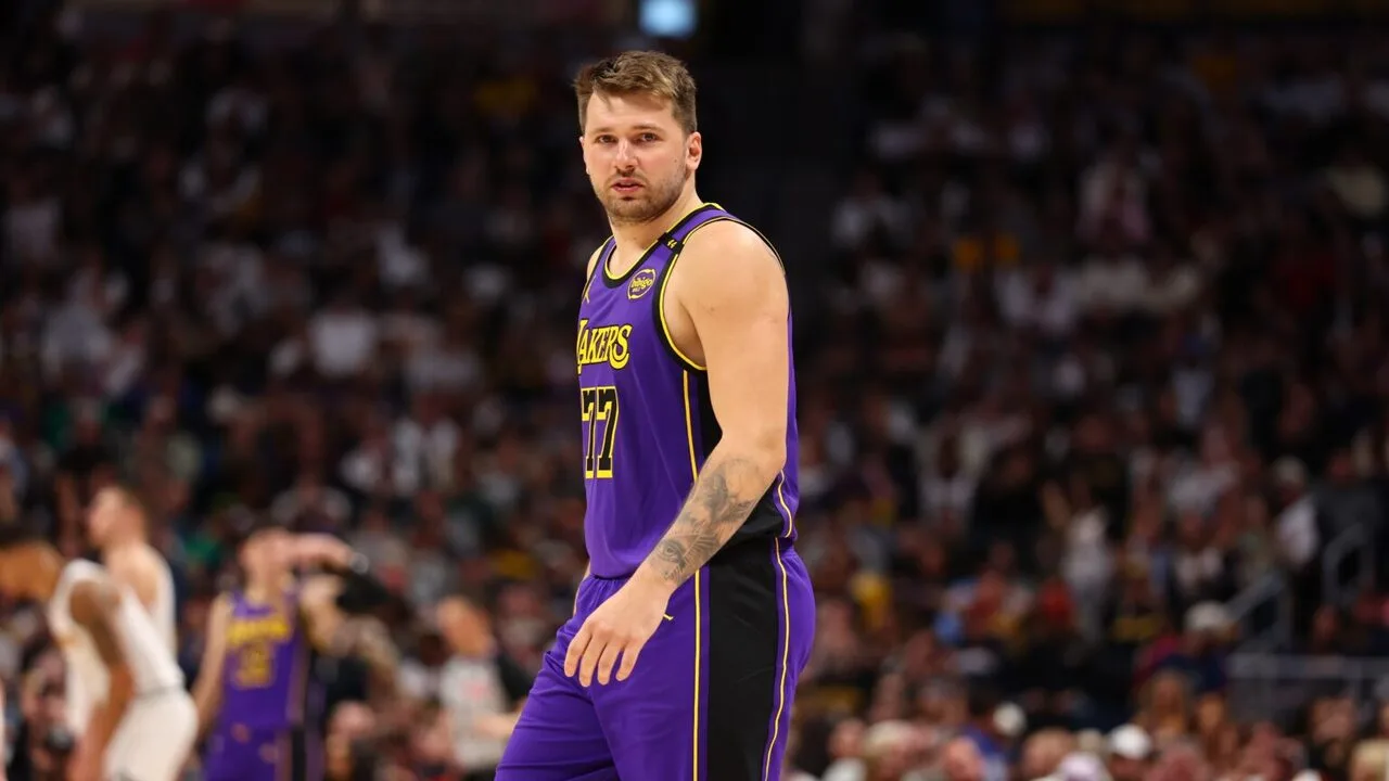 Luka Doncic em jogo para o Los Angeles Lakers