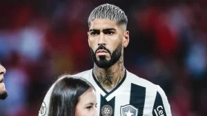 Zagueiro do Botagofo se pronuncia após confusão no clássico