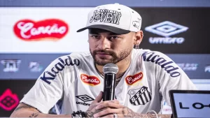 Neymar participa do primeiro treino no Santos e se prepara para a reestreia