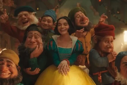 Branca de neve cantando junto aos anões