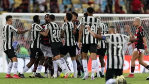 Var da partida e jogadores de Flamengo e Botafogo foram suspensos pelo TJD -RJ