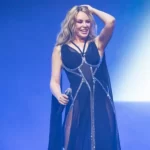 Kylie Minogue em 2025, perfomando na RAC Arena em Perth, na Australia