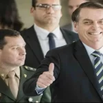 Mauro Cid e pai repassaram US$ 78 mil para Bolsonaro