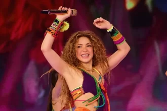 Shakira durante seu show no Peru