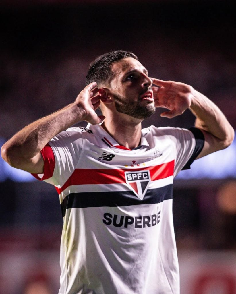 Calleri comemorando gol pelo São Paulo 