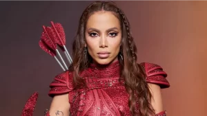 Anitta é alvo de ataques misóginos em rede social e limita comentários