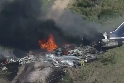 Avião pegando fogo