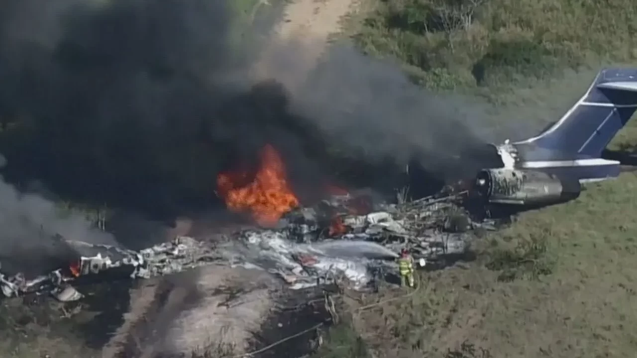 Avião pegando fogo