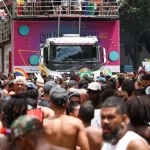 Muito lixo é espalhado durante desfile de blocos carnavalescos