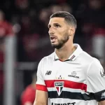 Calleri com a camisa do São Paulo