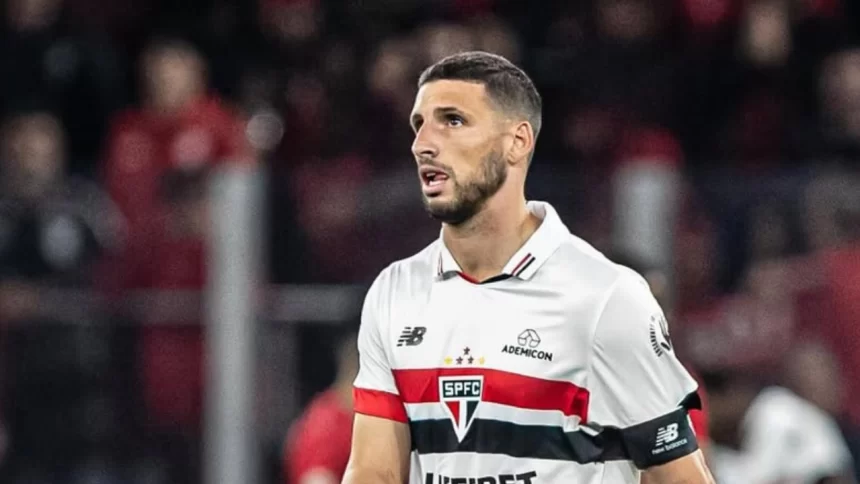 Calleri com a camisa do São Paulo