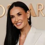 Demi Moore posando para foto no Oscar