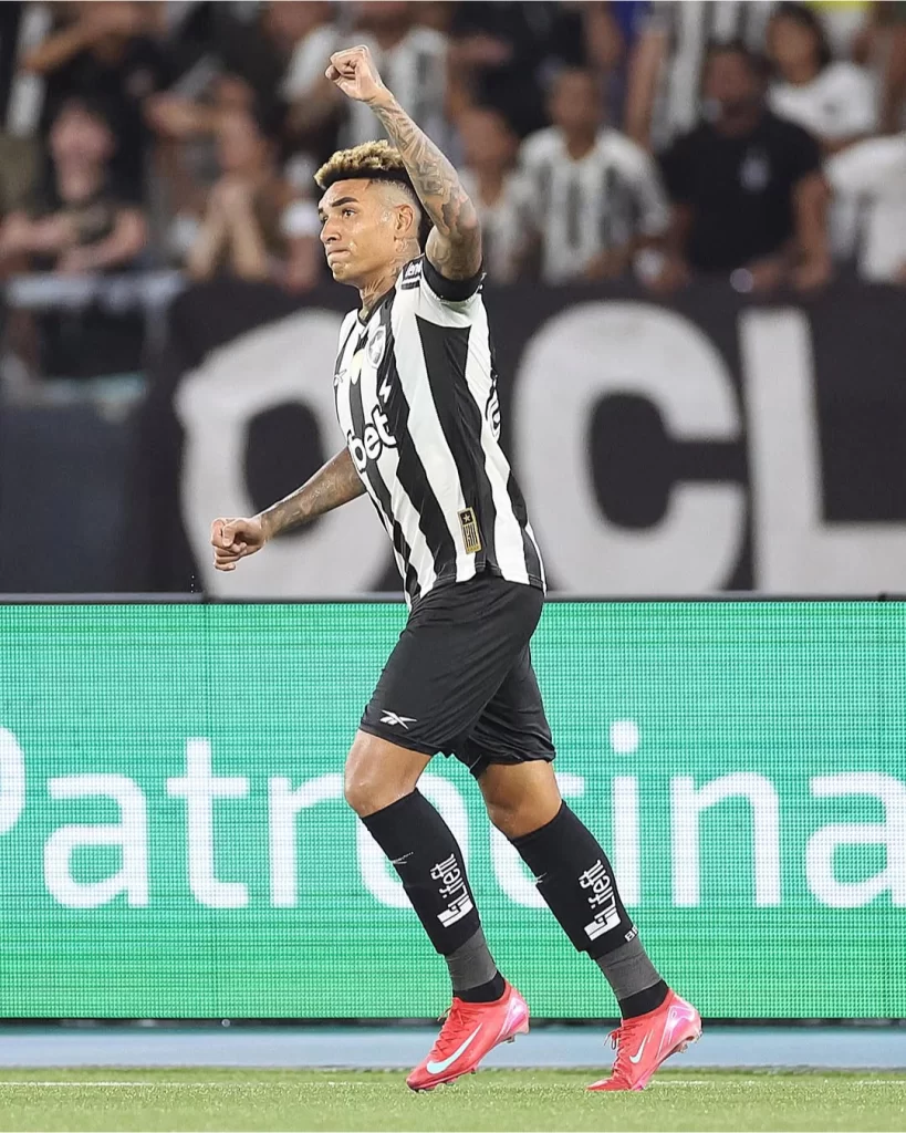 Igor Jesus em campo pelo Botafogo