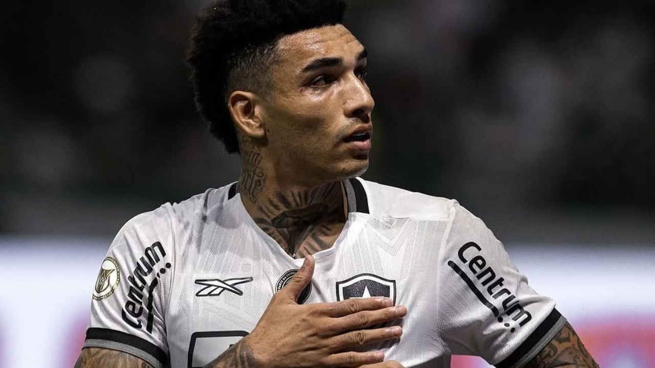 Igor Jesus em jogo do Botafogo