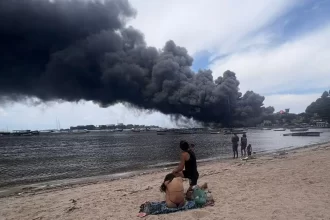 fogo visto da baía de guanabara