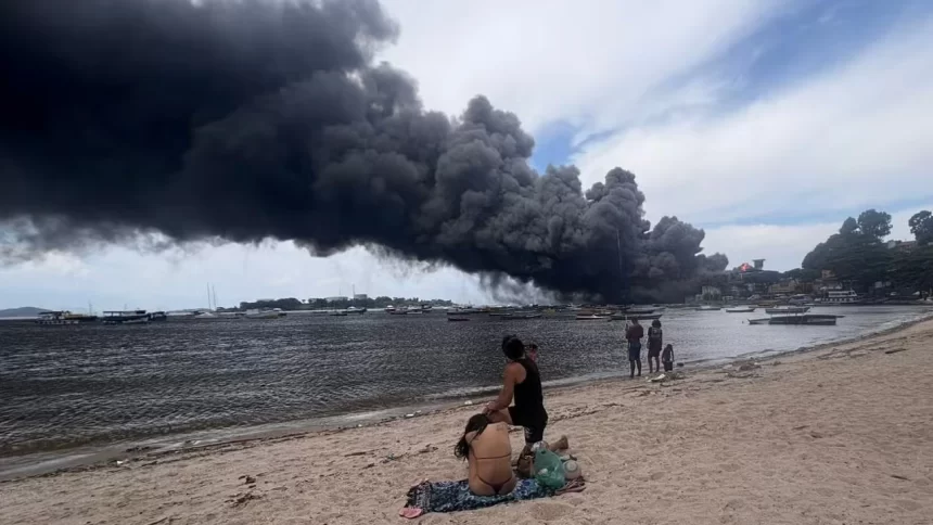 fogo visto da baía de guanabara