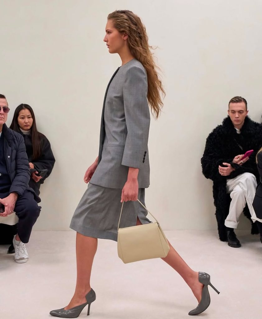 Calvin Klein retorna à NYFW com minimalismo moderno