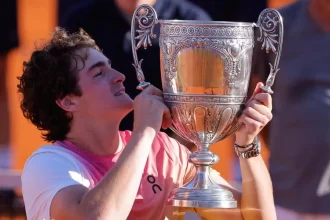 João Fonseca, campeão do ATP 250 de Buenos Aires, comemora a ascensão de 77 posições no ranking global após sua vitória