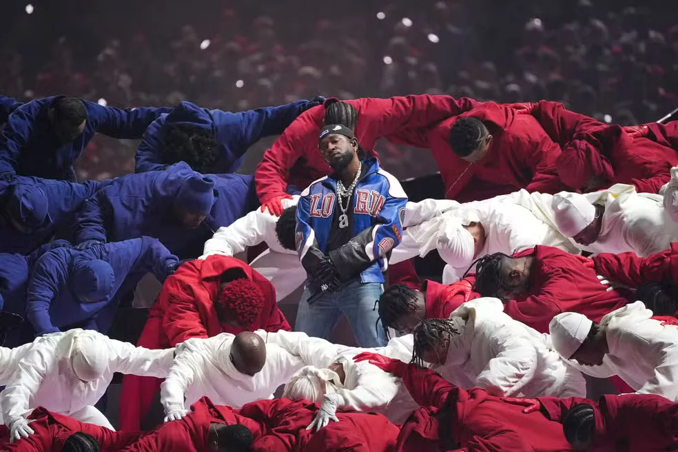 Kendrick Lamar durante apresentação no intervalo do Super Bowl