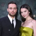 Liam e Maya em jantar de gala