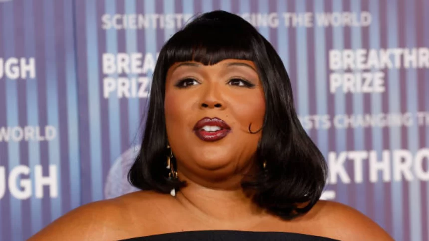 Lizzo participa da Cerimônia do Prêmio Breakthrough 2024 no Academy Museum of Motion Pictures em 13 de abril de 2024, em Los Angeles, Califórnia