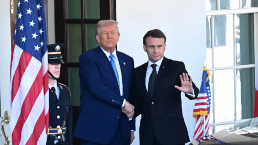 Macron faz correção a Trump sobre dinheiro enviado à Ucrânia