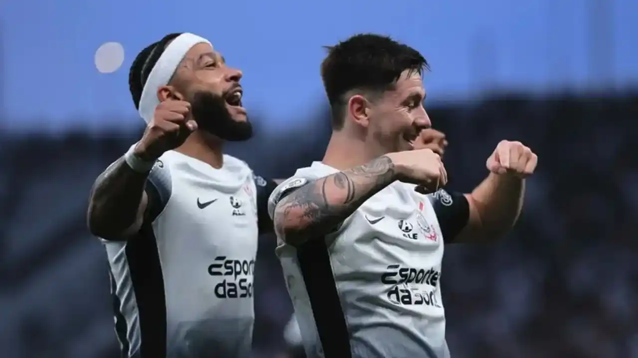 Memphis Depay acionou uma cláusula contratual e assumiu a camisa 10 do Corinthians, deixando Rodrigo Garro com a histórica 8