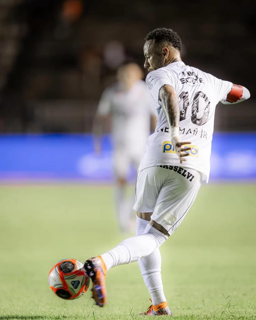 Neymar Jr. em campo pelo Santos