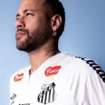 Neymar foi apresentado oficialmente no Santos