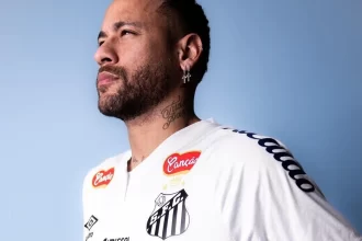 Neymar foi apresentado oficialmente no Santos