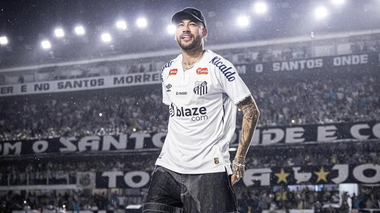 Neymar Jr. durante sua apresentação de retorno ao Santos