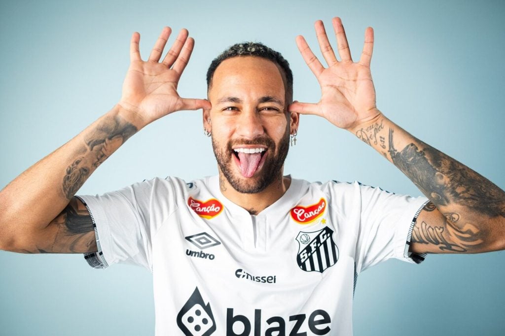 Neymar voltou ao Santos 12 anos após ir para o Barcelona