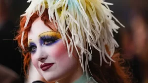 Grammy 2025: Chappell Roan conquista a categoria Artista Revelação