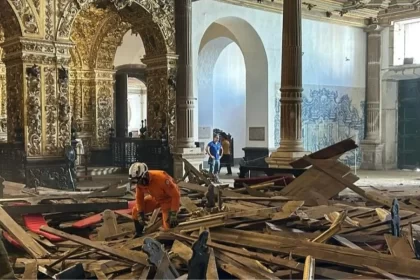 A igreja após desabamento do teto