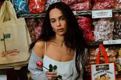 Zoë Kravitz posando para revista ELLE Magazine