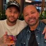 Pai de Neymar e Neymar juntos, em jantar