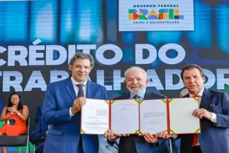 Lula, Haddad e outros agentes públicos na inauguração do programa "Crédito do Trabalhador"