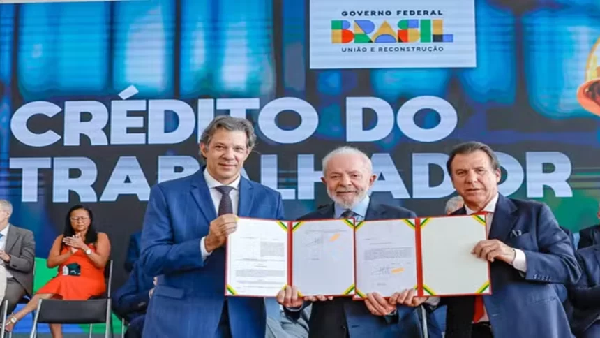 Lula, Haddad e outros agentes públicos na inauguração do programa "Crédito do Trabalhador"