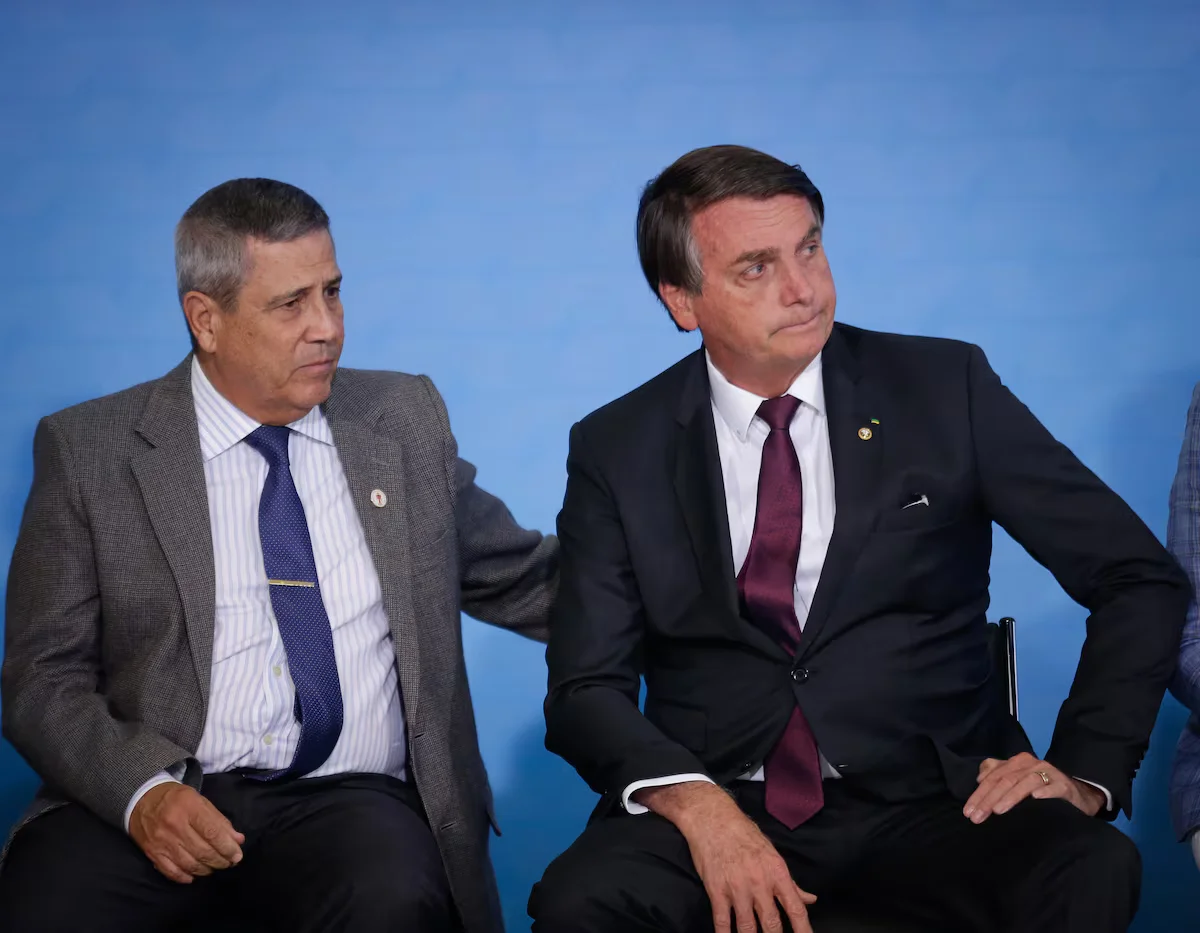 Jair Bolsonaro e Braga Netto, um dos acusados de tramar golpe de Estado