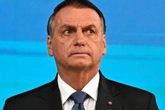 “Velocidade da luz”, diz Bolsonaro sobre decisão de Cristiano Zanin