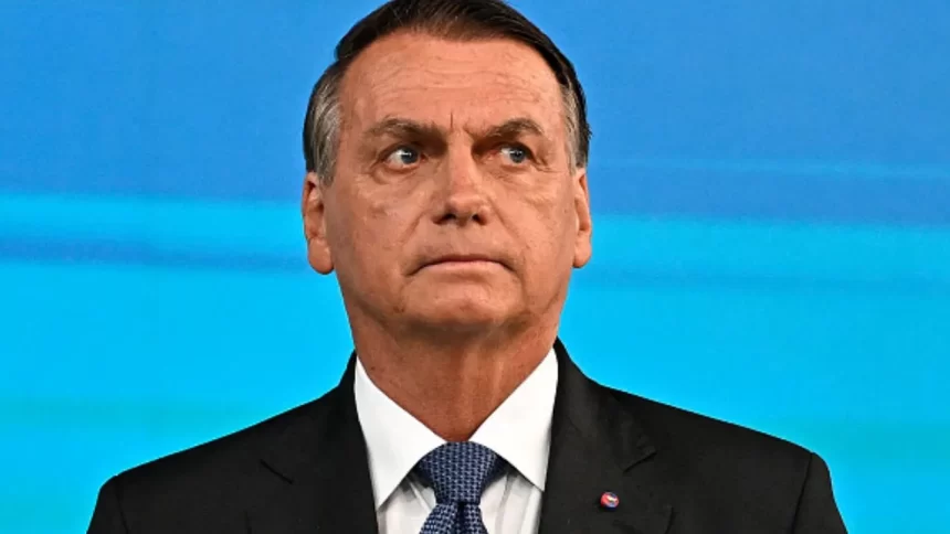 “Velocidade da luz”, diz Bolsonaro sobre decisão de Cristiano Zanin