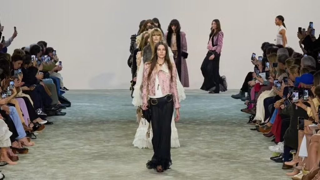 Chloé apresenta coleção de inverno 2025/26 na PFW